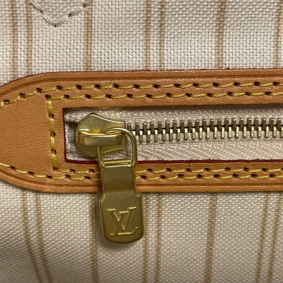 Louis Vuitton Damier Azur Neverfull PM - Picture 3 of 14